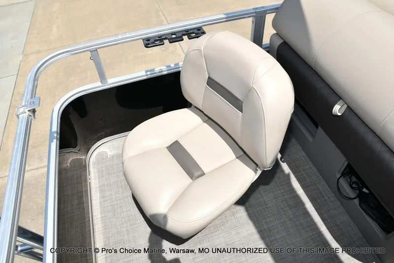 Slide: The Image of Sun Tracker Fishin' Barge 20 DLX 2022 - 55