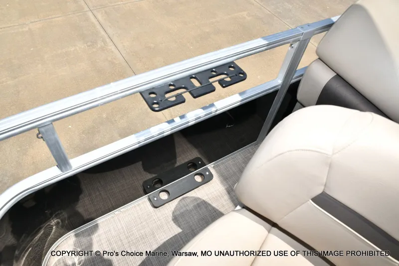 Slide: The Image of Sun Tracker Fishin' Barge 20 DLX 2022 - 56