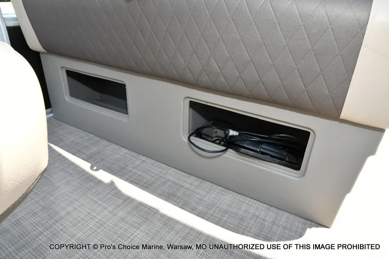 Slide: The Image of Sun Tracker Fishin' Barge 20 DLX 2022 - 57