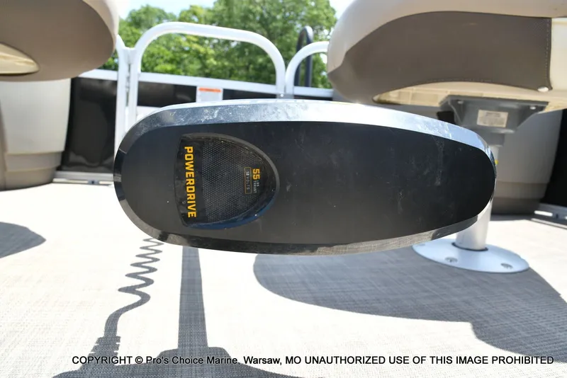 Slide: The Image of Sun Tracker Fishin' Barge 20 DLX 2022 - 6