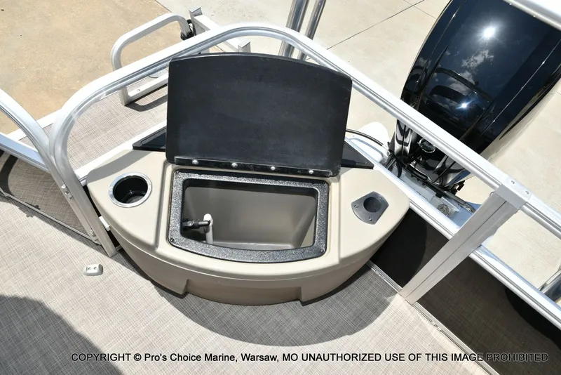 Slide: The Image of Sun Tracker Fishin' Barge 20 DLX 2022 - 60