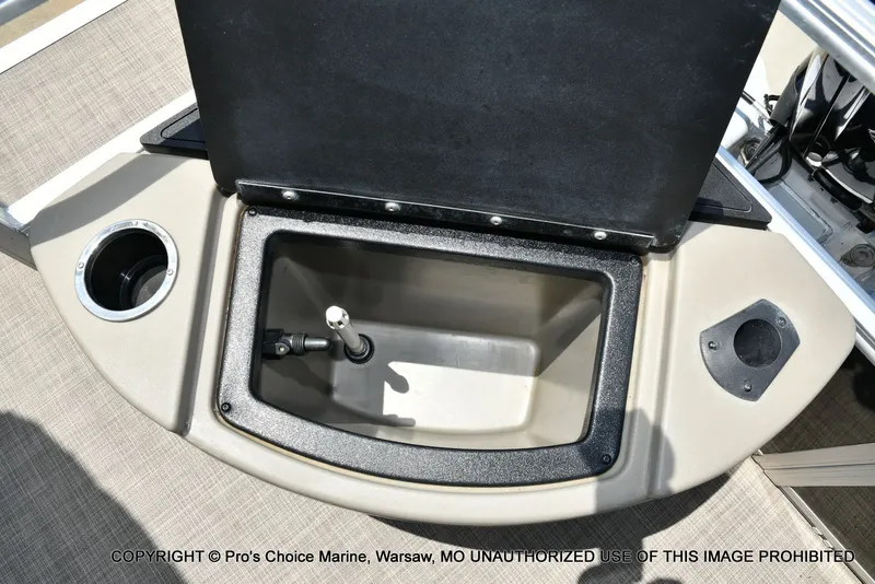 Slide: The Image of Sun Tracker Fishin' Barge 20 DLX 2022 - 61