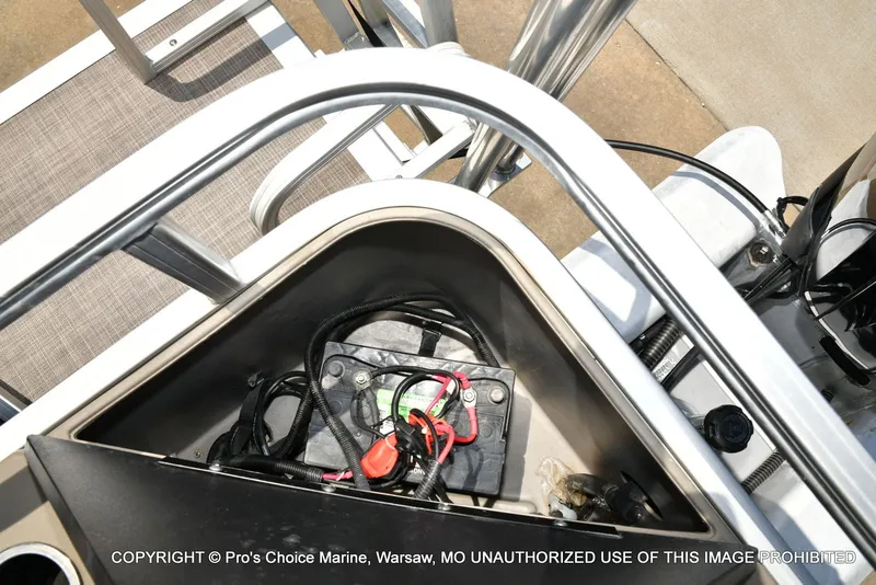 Slide: The Image of Sun Tracker Fishin' Barge 20 DLX 2022 - 62