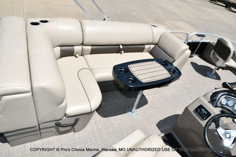 Slide: The Image of Sun Tracker Fishin' Barge 20 DLX 2022 - 65