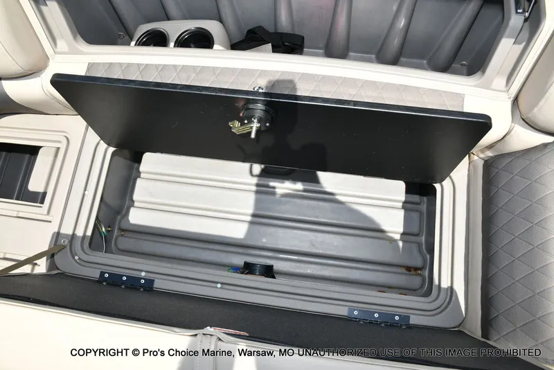 Slide: The Image of Sun Tracker Fishin' Barge 20 DLX 2022 - 70