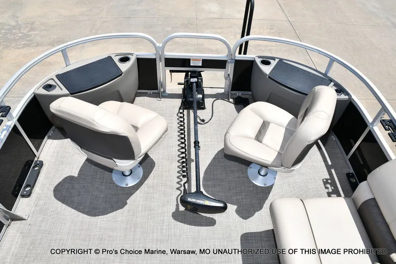 Slide: The Image of Sun Tracker Fishin' Barge 20 DLX 2022 - 72