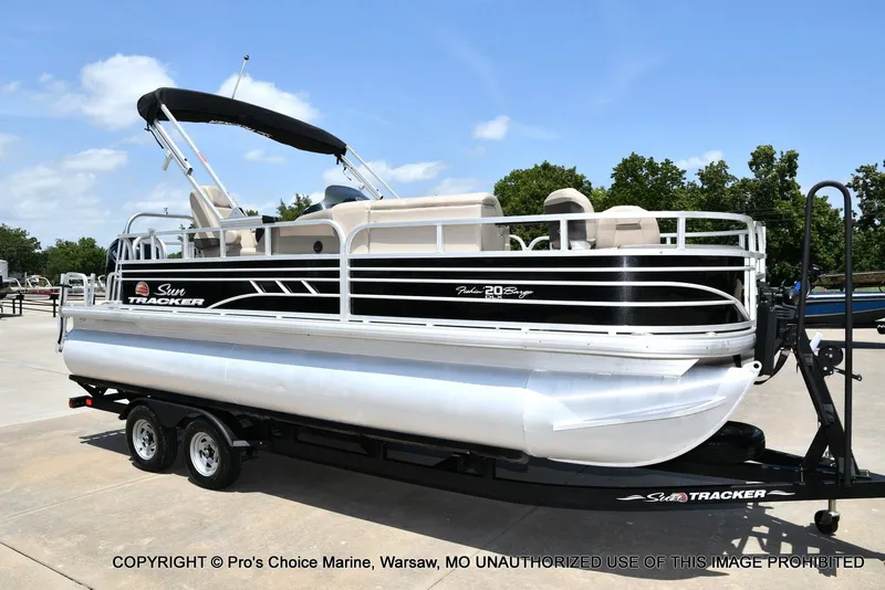 Slide: The Image of Sun Tracker Fishin' Barge 20 DLX 2022 - 73