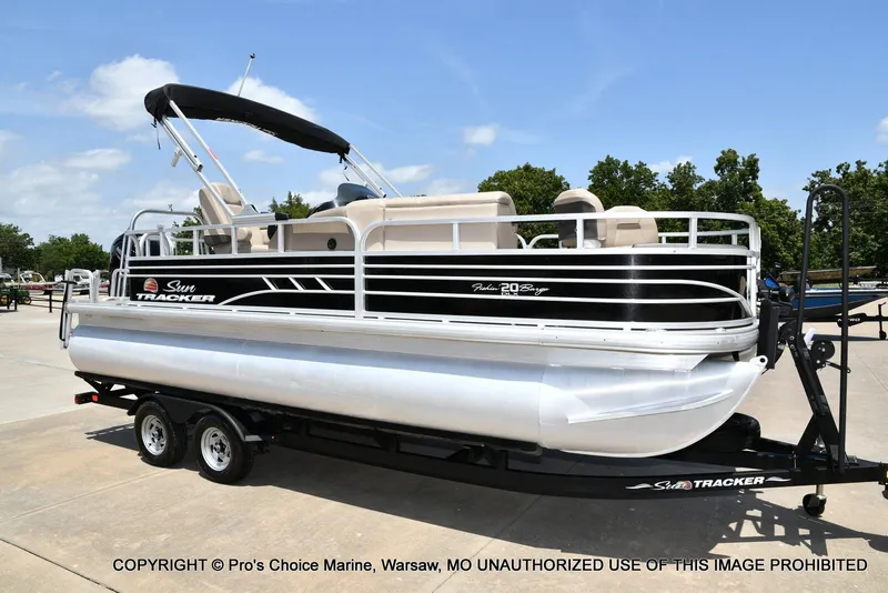 Slide: The Image of Sun Tracker Fishin' Barge 20 DLX 2022 - 74