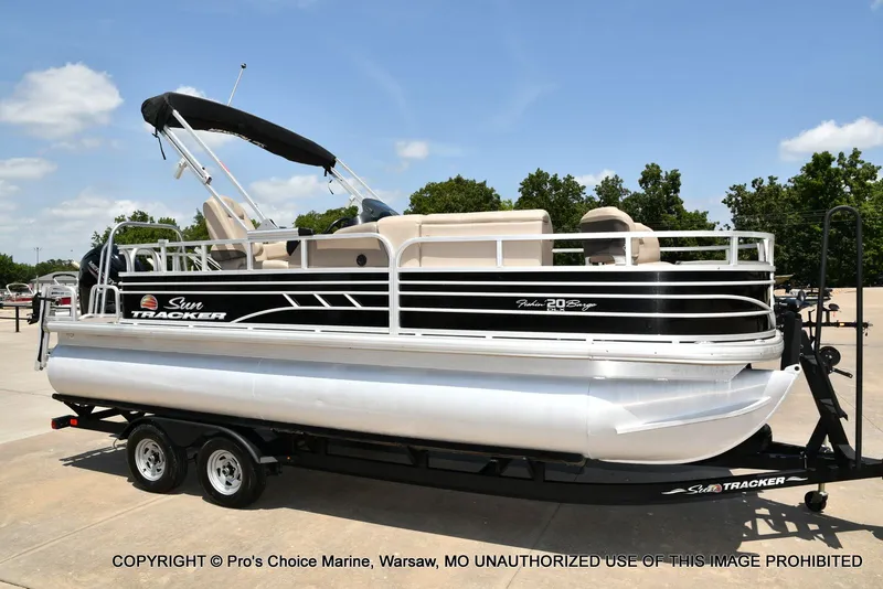 Slide: The Image of Sun Tracker Fishin' Barge 20 DLX 2022 - 79