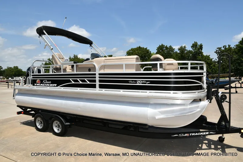 Slide: The Image of Sun Tracker Fishin' Barge 20 DLX 2022 - 81