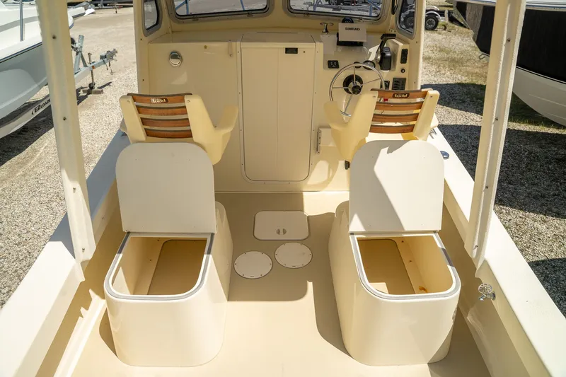 Slide: The Image of Eastern 22 Sisu Hardtop 2020 - 10