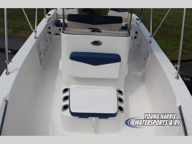 Slide: The Image of Robalo R160 Center Console 2020 - 11