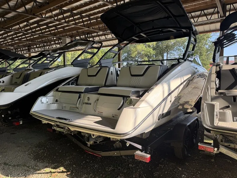 Slide: The Image of Yamaha 252SD 2025 - 2