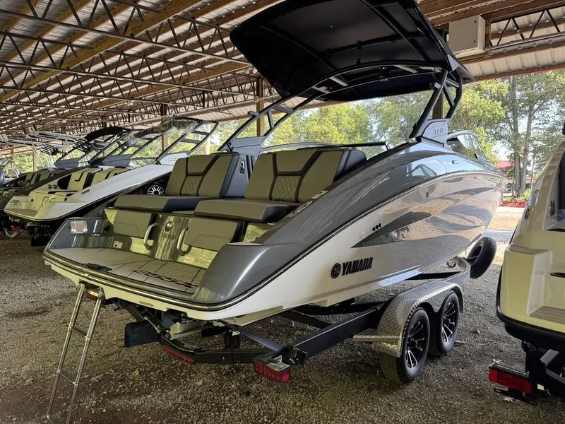 Slide: The Image of Yamaha 252XE 2025 - 2