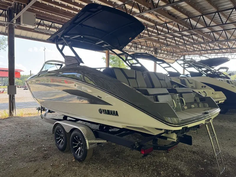 Slide: The Image of Yamaha 252XE 2025 - 3