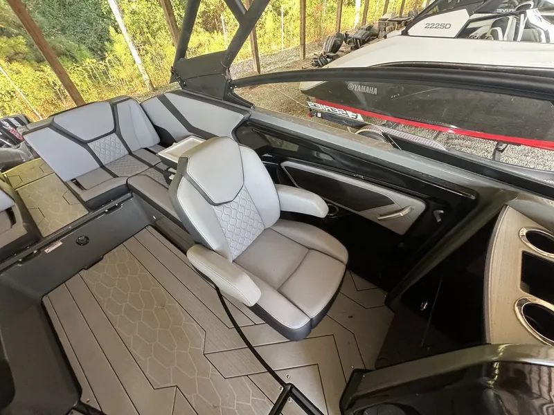 Slide: The Image of Yamaha 252XE 2025 - 8