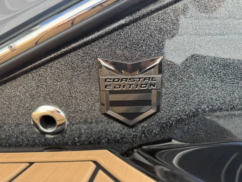 Slide: The Image of Nautique Super Air Nautique G25 2025 - 19