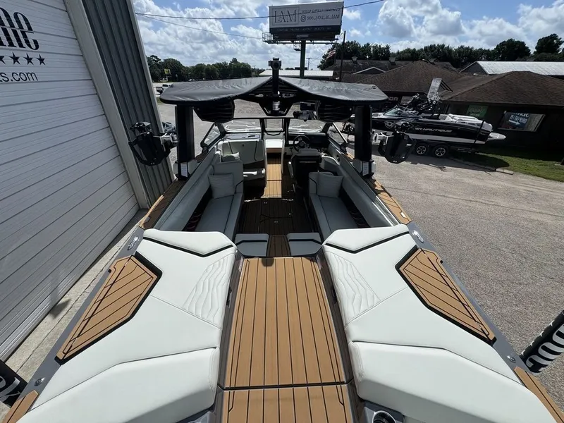 Slide: The Image of Nautique Super Air Nautique G25 2025 - 9