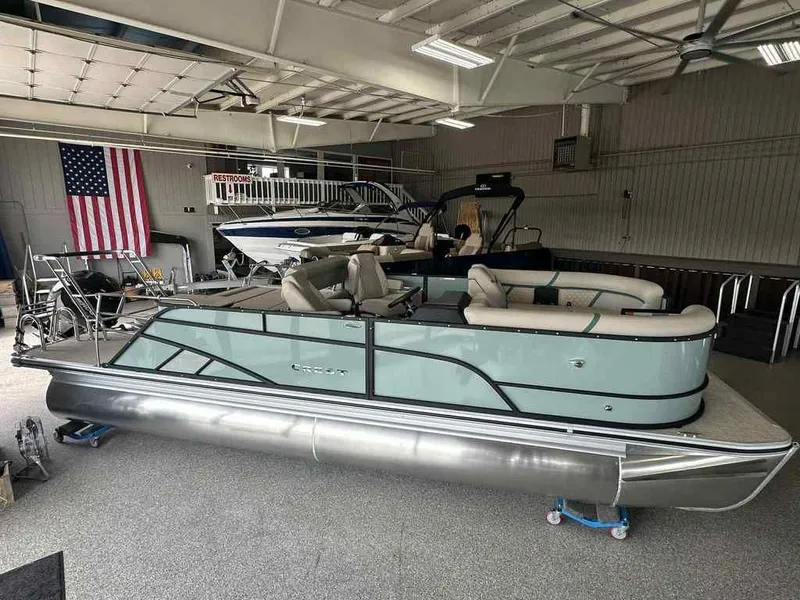 The Image of Crest Conquest 230 SLSC 2026 - 1