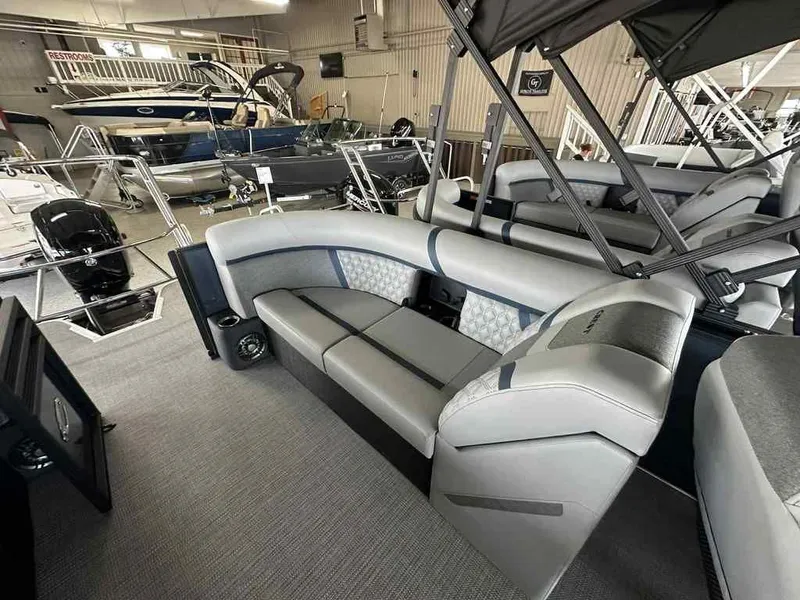 Slide: The Image of Crest Conquest 230 SLC 2026 - 10