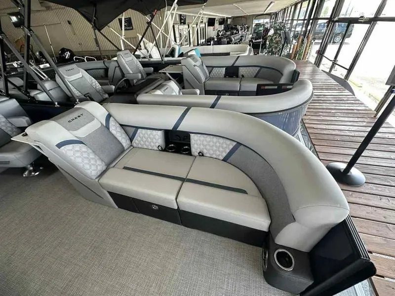 Slide: The Image of Crest Conquest 230 SLC 2026 - 3