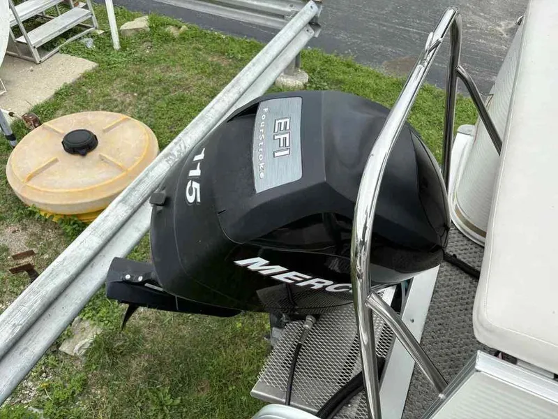 Slide: The Image of Avalon WindJammer C Elite 24' 2010 - 6