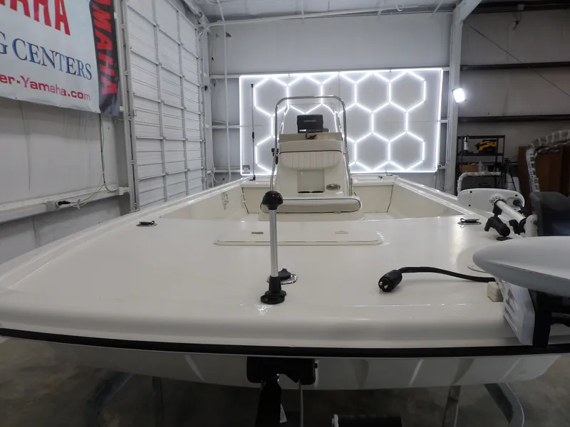 Slide: The Image of Mako 19 Pro Skiff 2017 - 9