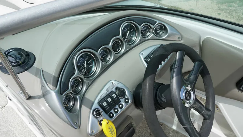 Slide: The Image of Crownline Boats 260 EX 2005 - 15