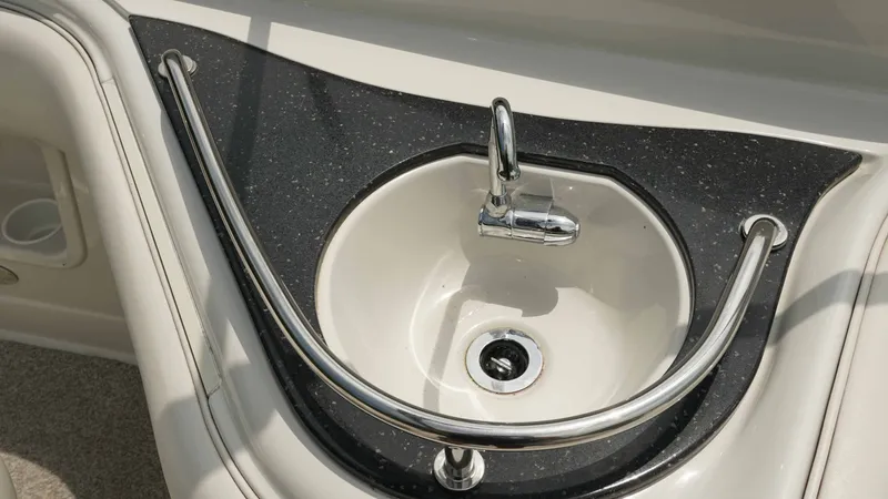 Slide: The Image of Crownline Boats 260 EX 2005 - 16