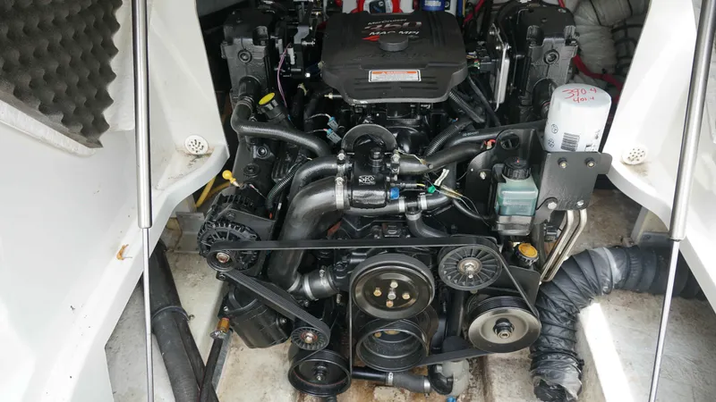 Slide: The Image of Crownline Boats 260 EX 2005 - 18