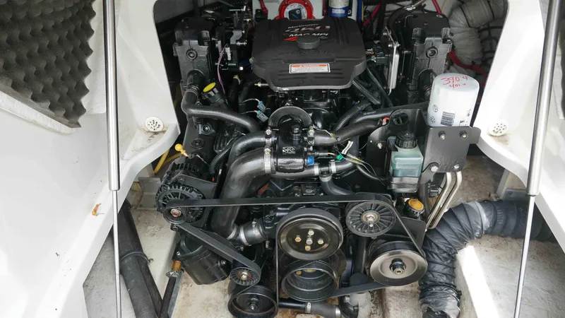 Slide: The Image of Crownline Boats 260 EX 2005 - 19