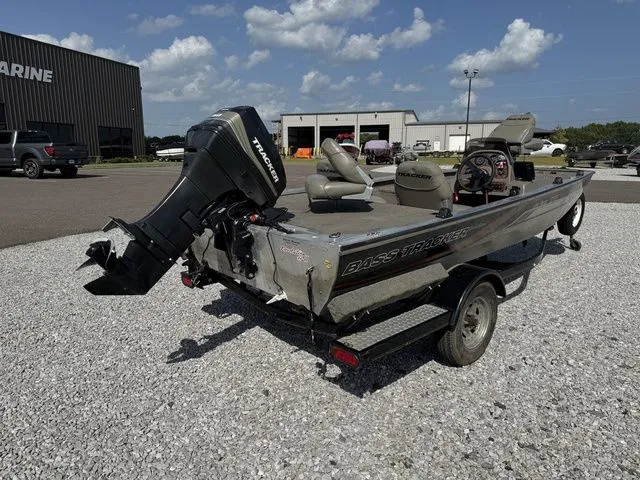 Slide: The Image of Tracker 175 1999 - 3