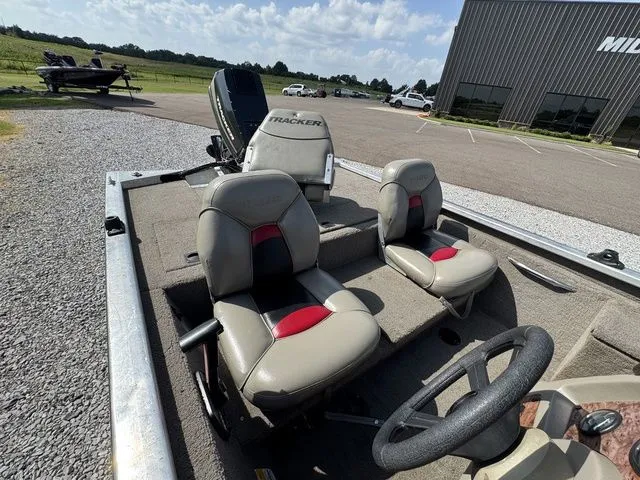 Slide: The Image of Tracker 175 1999 - 5