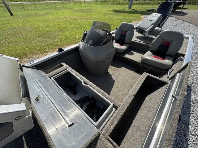 Slide: The Image of Tracker 175 1999 - 6