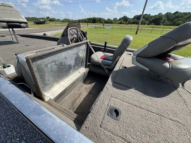 Slide: The Image of Tracker 175 1999 - 7