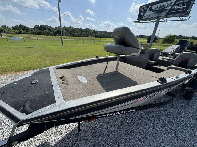 Slide: The Image of Tracker 175 1999 - 8