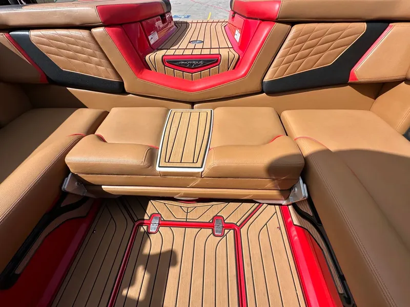 Slide: The Image of Nautique G25 2022 - 12