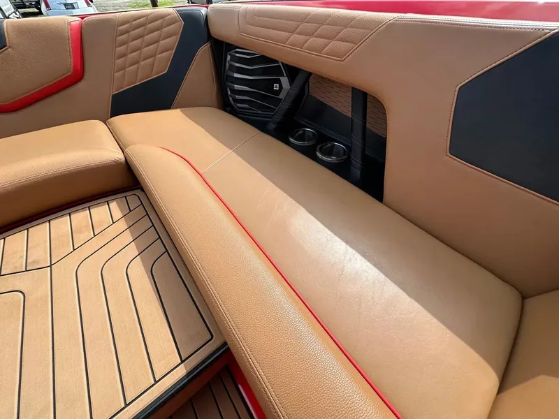 Slide: The Image of Nautique G25 2022 - 23