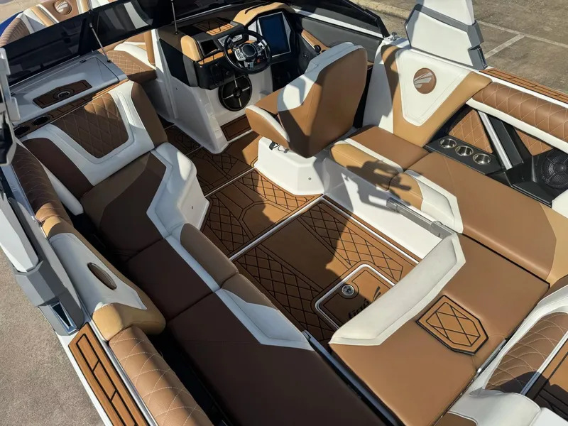 Slide: The Image of Tigé 23ZX 2021 - 12