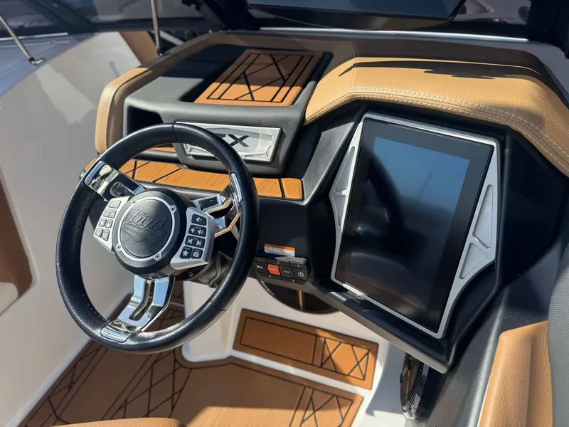 Slide: The Image of Tigé 23ZX 2021 - 16