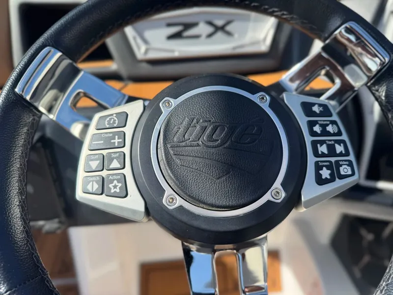 Slide: The Image of Tigé 23ZX 2021 - 17