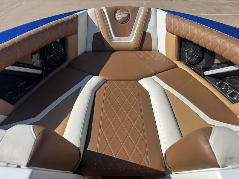 Slide: The Image of Tigé 23ZX 2021 - 18