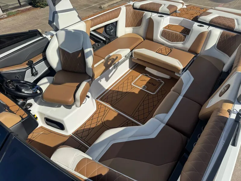 Slide: The Image of Tigé 23ZX 2021 - 21