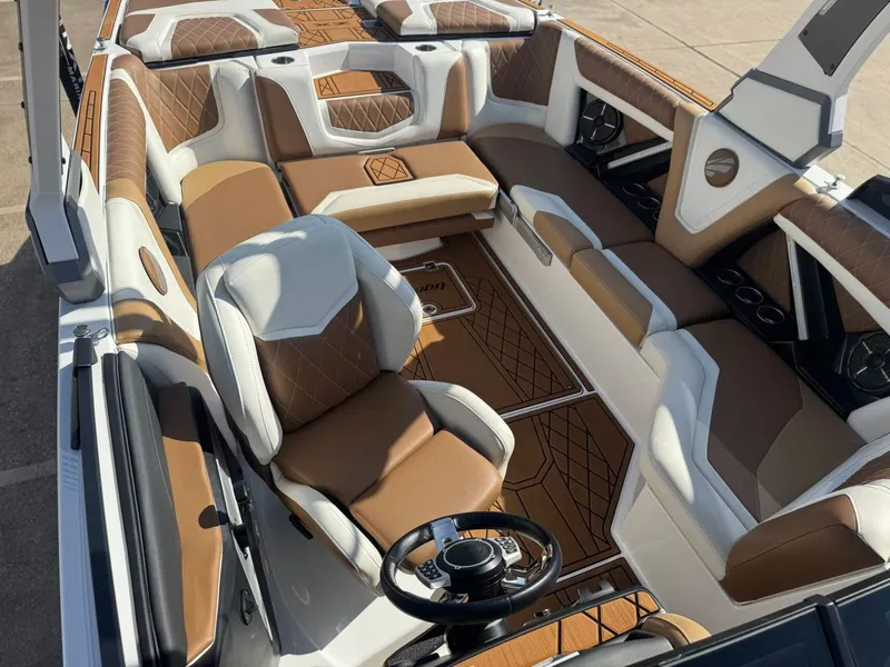 Slide: The Image of Tigé 23ZX 2021 - 22