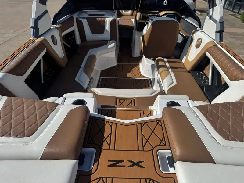 Slide: The Image of Tigé 23ZX 2021 - 8