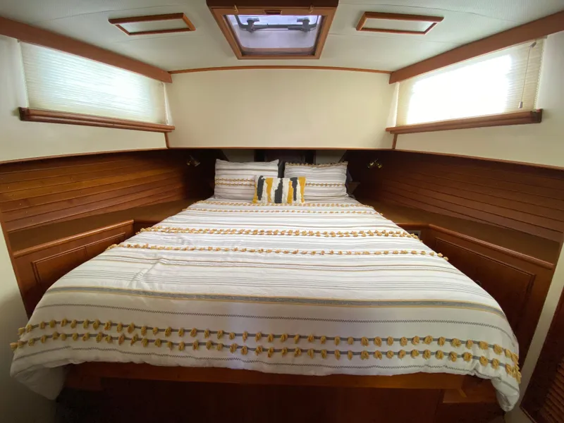 Slide: The Image of Grand Banks 46 Europa 1992 - 50