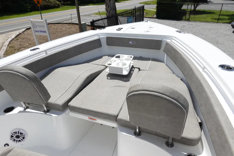 Slide: The Image of 2026 Sea Hunt Ultra 265 SE boat with spacious seating and cup holders. - 32