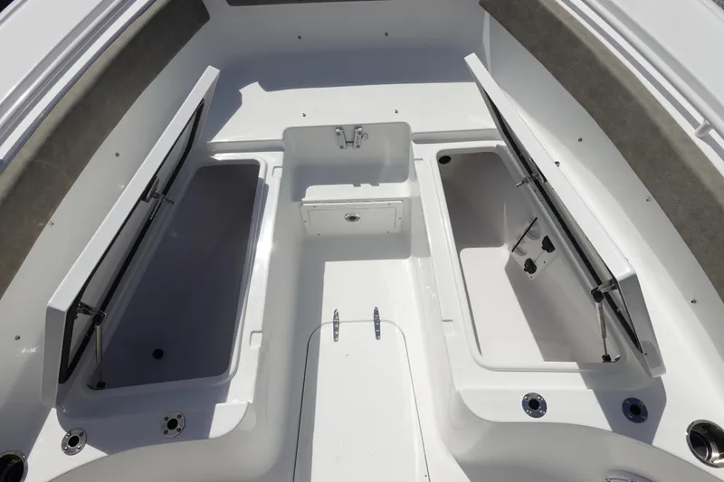 Slide: The Image of 2026 Sea Hunt Ultra 265 SE boat storage compartments, open and spacious design. - 36