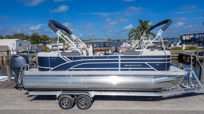 The Image of Bennington 22 S STERN RADIUS 2026 - 1