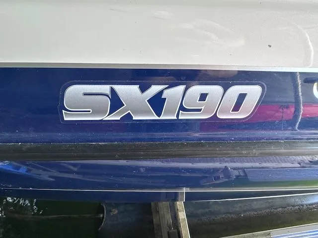 Slide: The Image of 2014 Yamaha Boats SX190 logo on a blue and white surface. - 10